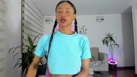 Snapshot of sweet_brunette88 chatting on 01-06-25, 12:27 sweet_brunette88 online show from 01-06-25, 12:27