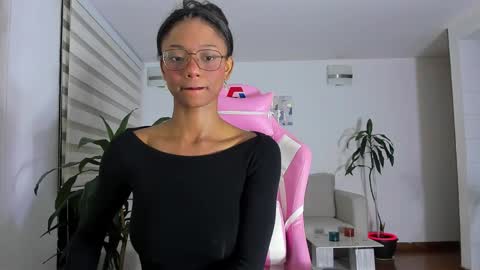 Snapshot of sweet_brunette88 chatting on 03-09-25, 03:01 sweet_brunette88 online show from 03-09-25, 03:01