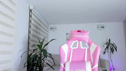 Snapshot of sweet_brunette88 chatting on 03-11-25, 03:05 sweet_brunette88 online show from 03-11-25, 03:05