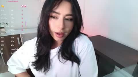 Snapshot of sweet_cami1 chatting on 06-14-26, 09:06 Camila online show from 06-14-26, 09:06