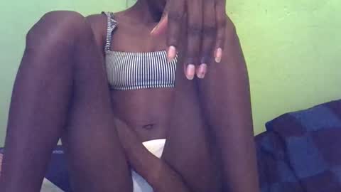 Snapshot of sweet_candie01 chatting on 11-11-25, 01:33 sweet_candie01 online show from 11-11-25, 01:33