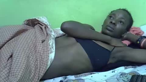 sweet_candie01 online show from 12-17-25, 03:45