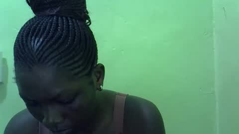 sweet_cherie1 online show from 06-01-26, 07:21