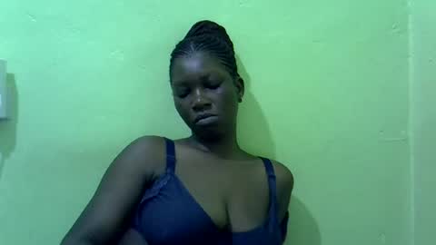Snapshot of sweet_cherie1 chatting on 06-12-26, 06:23 sweet_cherie1 online show from 06-12-26, 06:23