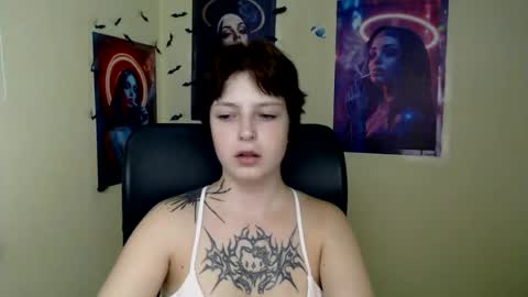 Snapshot of sweet_cherryg chatting on 07-10-26, 11:02 Ivy online show from 07-10-26, 11:02