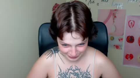 Snapshot of sweet_cherryg chatting on 07-21-26, 06:05 Ivy online show from 07-21-26, 06:05