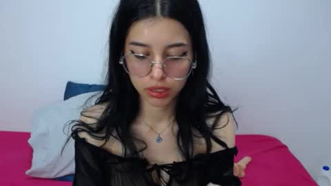 Snapshot of sweet_cloe444 chatting on 05-09-26, 03:23 sweet_cloe444 online show from 05-09-26, 03:23