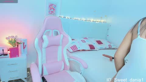 sweet_dania_ online show from 09-09-25, 07:41