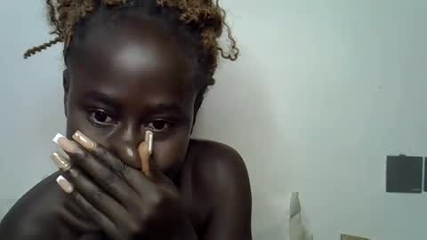 sweet_diva19 online show from 11-26-25, 10:33