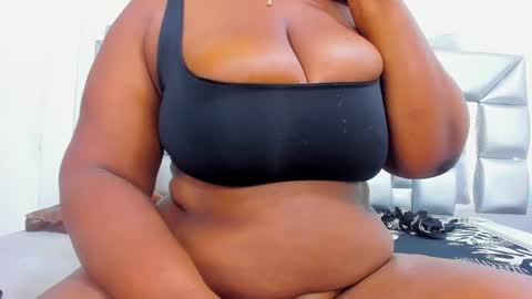 Snapshot of sweet_ebonyyx chatting on 01-23-25, 01:02 Sara online show from 01-23-25, 01:02