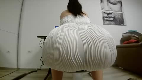 Snapshot of sweet_ella chatting on 02-20-25, 05:23 online show from 02-20-25, 05:23