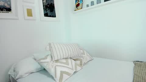 Snapshot of sweet_fantasybbye chatting on 11-18-25, 08:24 Miss Thang online show from 11-18-25, 08:24