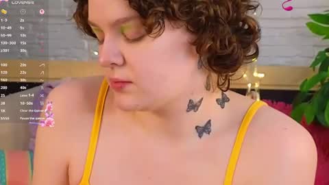 Snapshot of sweet_ferret chatting on 04-27-26, 04:21 Amely online show from 04-27-26, 04:21