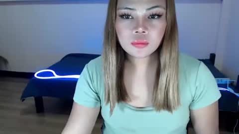 sophia daisy  online show from 12-18-25, 12:00