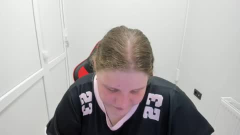 Karla online show from 06-12-26, 07:07