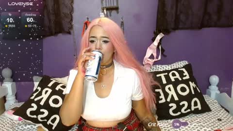 Snapshot of sweet_kitty66 chatting on 01-06-25, 01:42 elizabeth grey online show from 01-06-25, 01:42