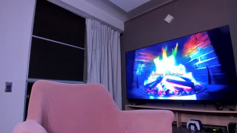 Snapshot of sweet_lau chatting on 11-17-25, 03:56 laura kiss online show from 11-17-25, 03:56