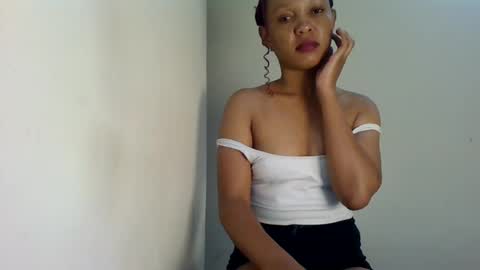 Snapshot of sweet_likey chatting on 06-25-26, 05:17 sweet likey online show from 06-25-26, 05:17
