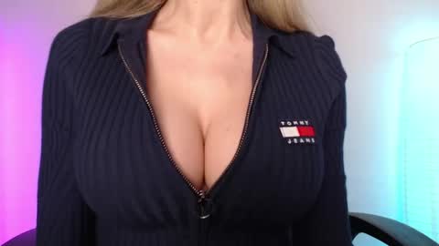 Snapshot of sweet_lil_thing chatting on 04-21-26, 05:36 Jen online show from 04-21-26, 05:36