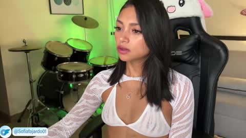 Snapshot of sweet_littleee chatting on 12-13-24, 09:09 free private online show from 12-13-24, 09:09