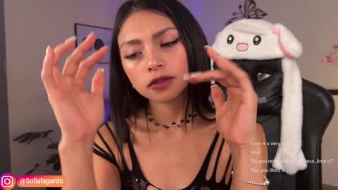 Snapshot of sweet_littleee chatting on 01-14-25, 01:36 free private online show from 01-14-25, 01:36