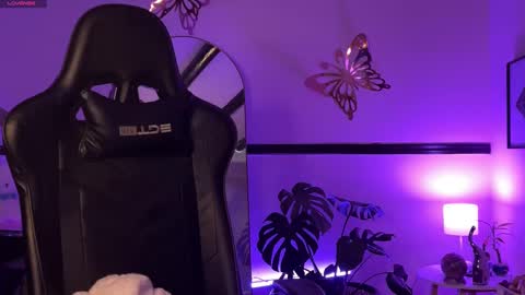 Snapshot of sweet_littleee chatting on 02-27-25, 03:58 free private online show from 02-27-25, 03:58