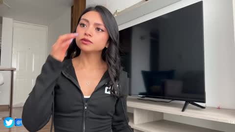 Snapshot of sweet_littleee chatting on 09-30-25, 07:19 free private online show from 09-30-25, 07:19