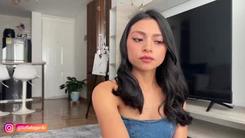 Snapshot of sweet_littleee chatting on 10-01-25, 05:41 free private online show from 10-01-25, 05:41