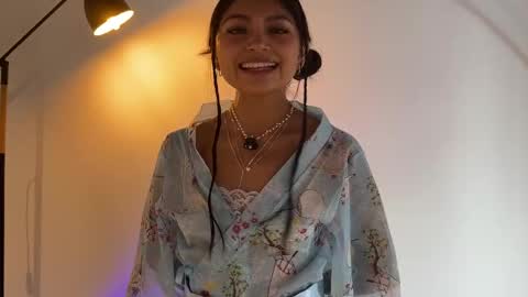 Snapshot of sweet_littleee chatting on 04-24-26, 06:32 free private online show from 04-24-26, 06:32