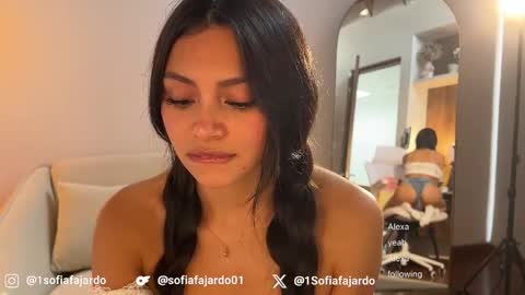 Snapshot of sweet_littleee chatting on 05-01-26, 09:30 free private online show from 05-01-26, 09:30