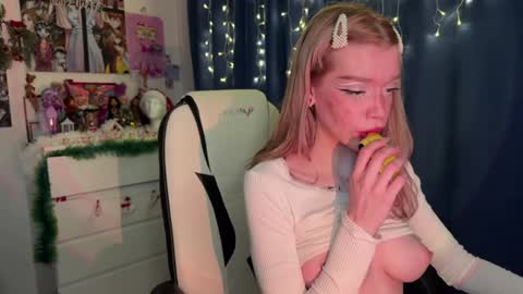 Snapshot of sweet_melissa133 chatting on 12-31-24, 09:39 Melissa. Join me on Fansly link in social medias online show from 12-31-24, 09:39