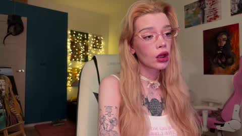 Snapshot of sweet_melissa133 chatting on 01-26-25, 10:02 Melissa. Join me on Fansly link in social medias online show from 01-26-25, 10:02