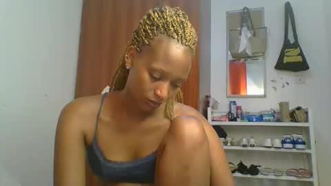 Snapshot of sweet_melod chatting on 04-21-26, 02:51 Linda online show from 04-21-26, 02:51