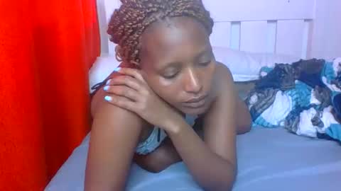 Snapshot of sweet_melod chatting on 04-30-26, 02:01 Linda online show from 04-30-26, 02:01