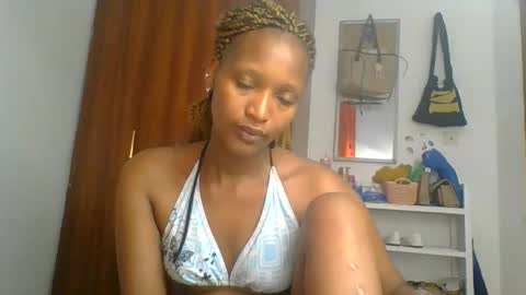 Snapshot of sweet_melod chatting on 05-02-26, 02:05 Linda online show from 05-02-26, 02:05