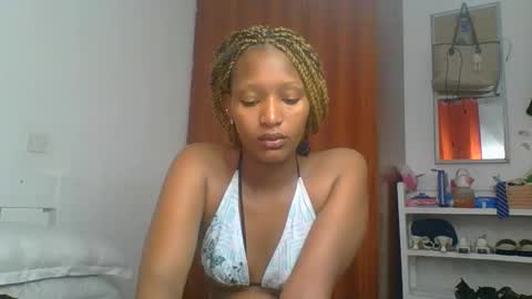 Snapshot of sweet_melod chatting on 05-07-26, 02:39 Linda online show from 05-07-26, 02:39