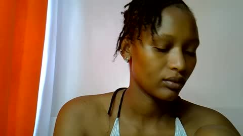 Snapshot of sweet_melod chatting on 05-22-26, 05:03 Linda online show from 05-22-26, 05:03