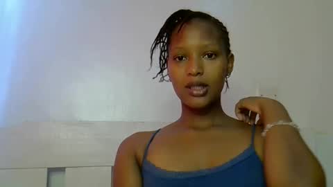 Snapshot of sweet_melod chatting on 05-27-26, 05:15 Linda online show from 05-27-26, 05:15
