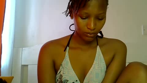 Snapshot of sweet_melod chatting on 06-04-26, 05:02 Linda online show from 06-04-26, 05:02
