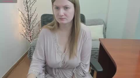 Snapshot of sweet_melody_of_ur_heart chatting on 12-13-25, 11:32 Mila online show from 12-13-25, 11:32