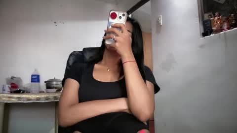 Snapshot of sweet_melonxxx chatting on 05-19-26, 01:56 Melon online show from 05-19-26, 01:56