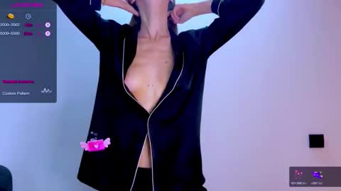 Mia online show from 12-22-25, 10:34