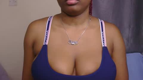 Snapshot of sweet_miah12 chatting on 05-24-26, 05:01 Queen debby online show from 05-24-26, 05:01