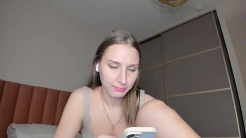 Snapshot of sweet_miss381 chatting on 03-05-25, 01:06 Sofi online show from 03-05-25, 01:06