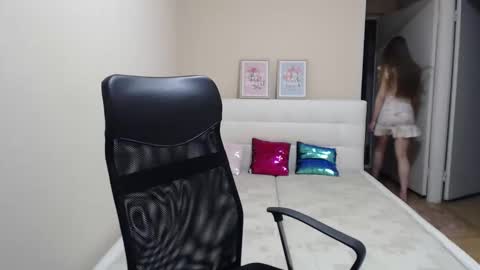 Anna online show from 12-19-25, 07:10