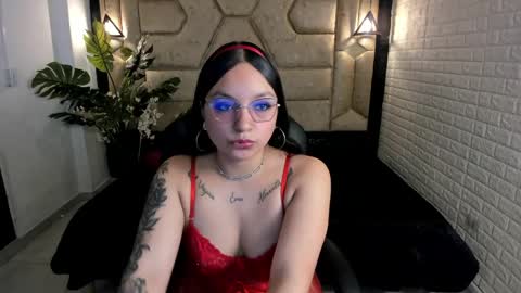 sweet_moon3 online show from 04-23-26, 09:28