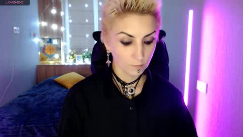 sweet_n_strong online show from 11-28-25, 01:03