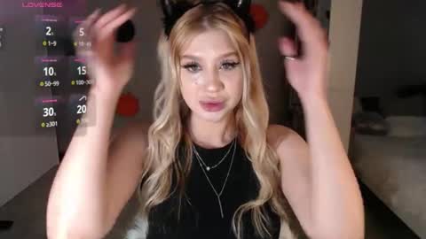 sweet_nicole_333 online show from 10-30-25, 08:38