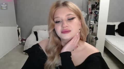 sweet_nicole_333 online show from 03-28-26, 09:20
