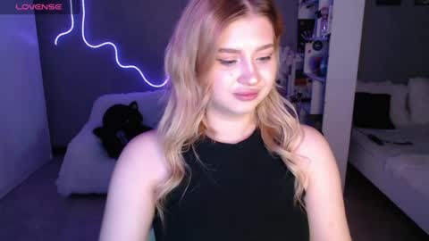sweet_nicole_333 online show from 06-12-26, 07:51